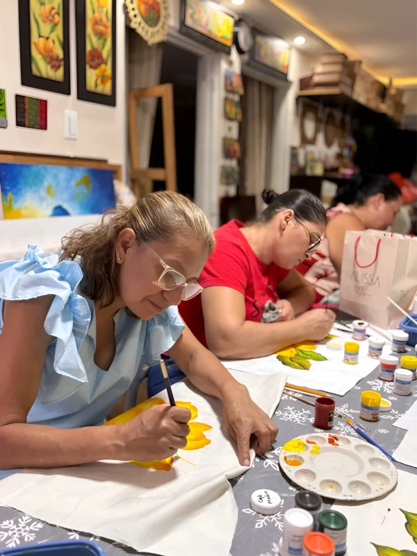 Conscious-Fashion-older-People-hand-painted-clothes